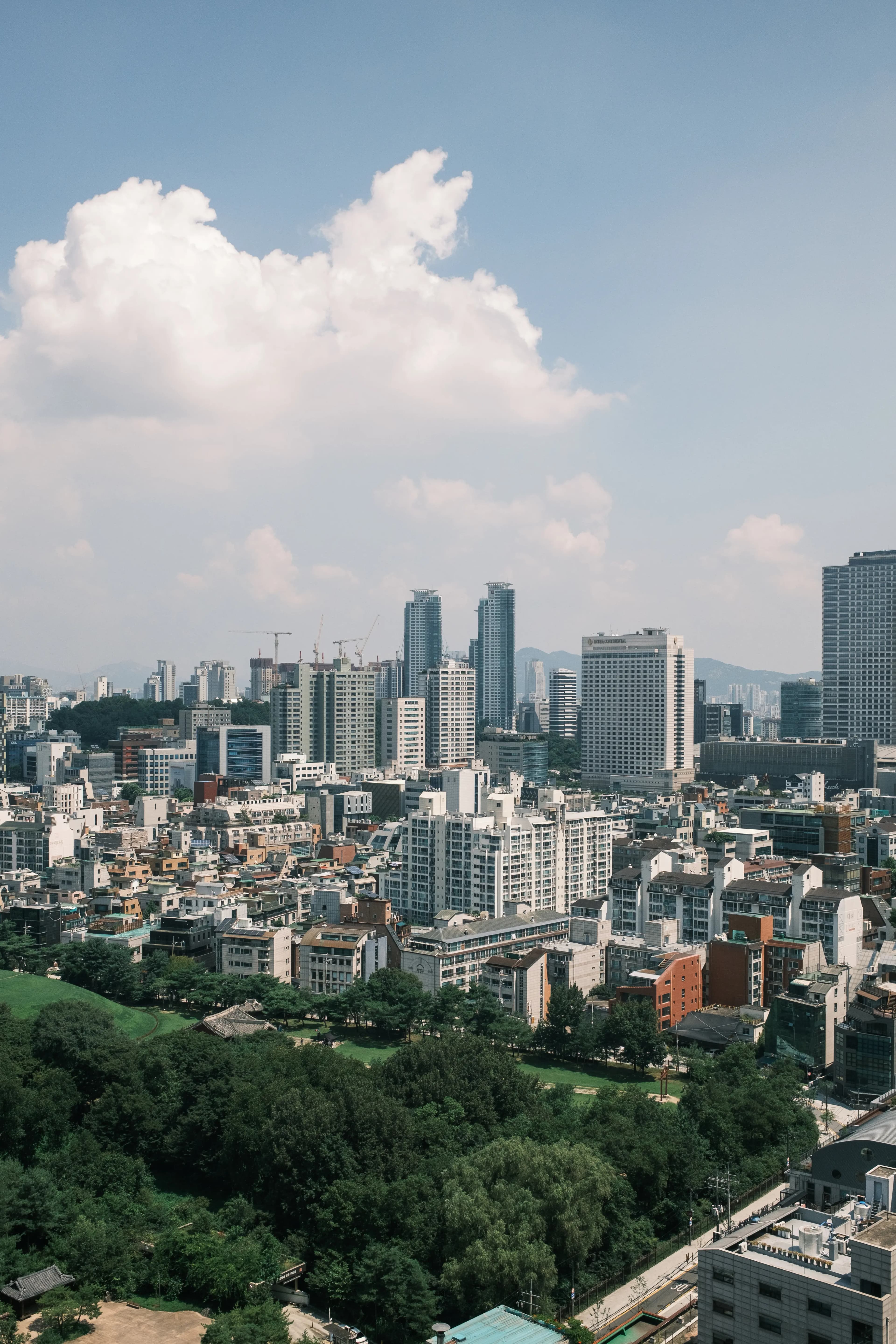 숙소에서 보이는 선릉